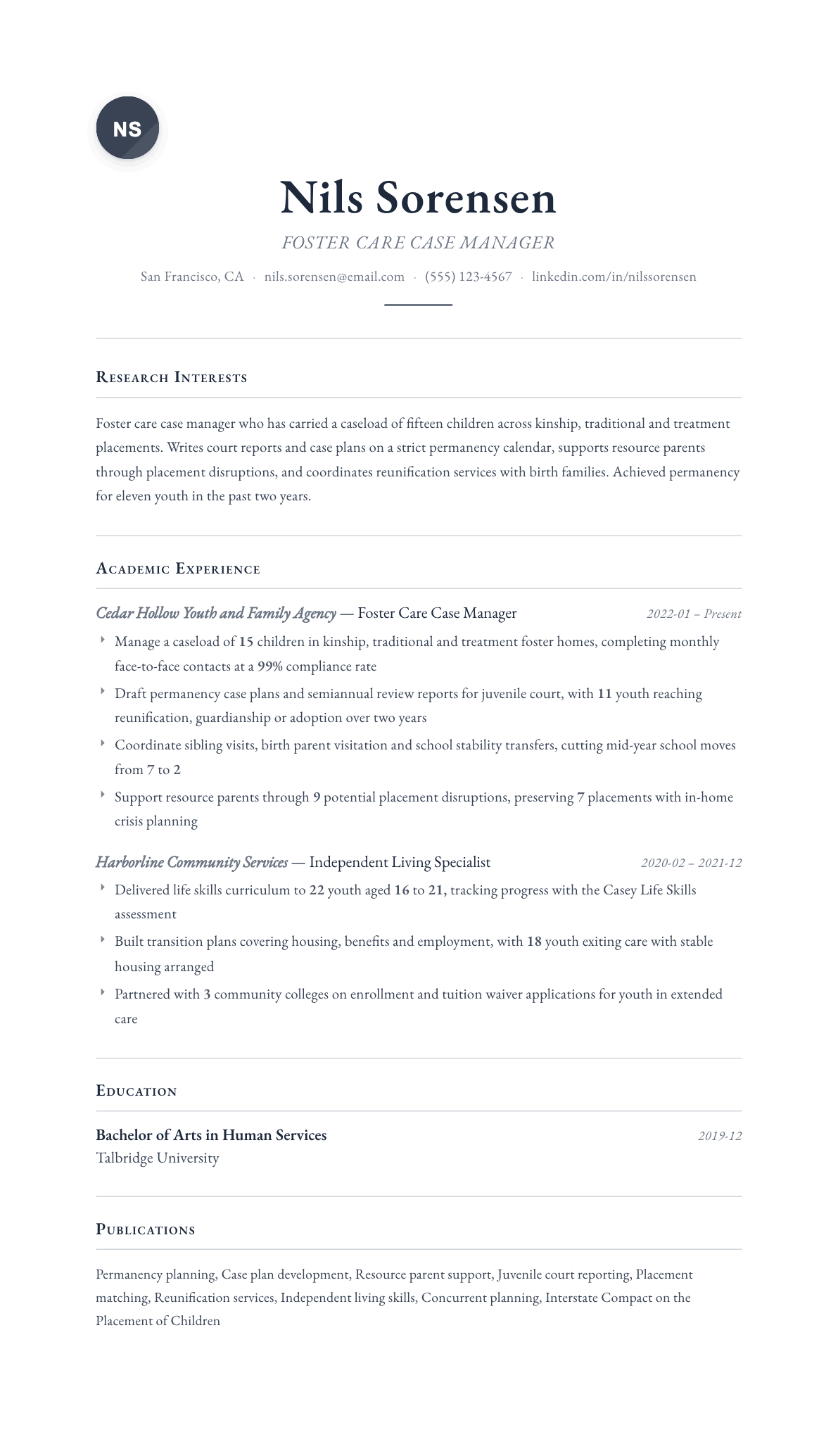 Foster Care Case Manager resume example, Scholar template