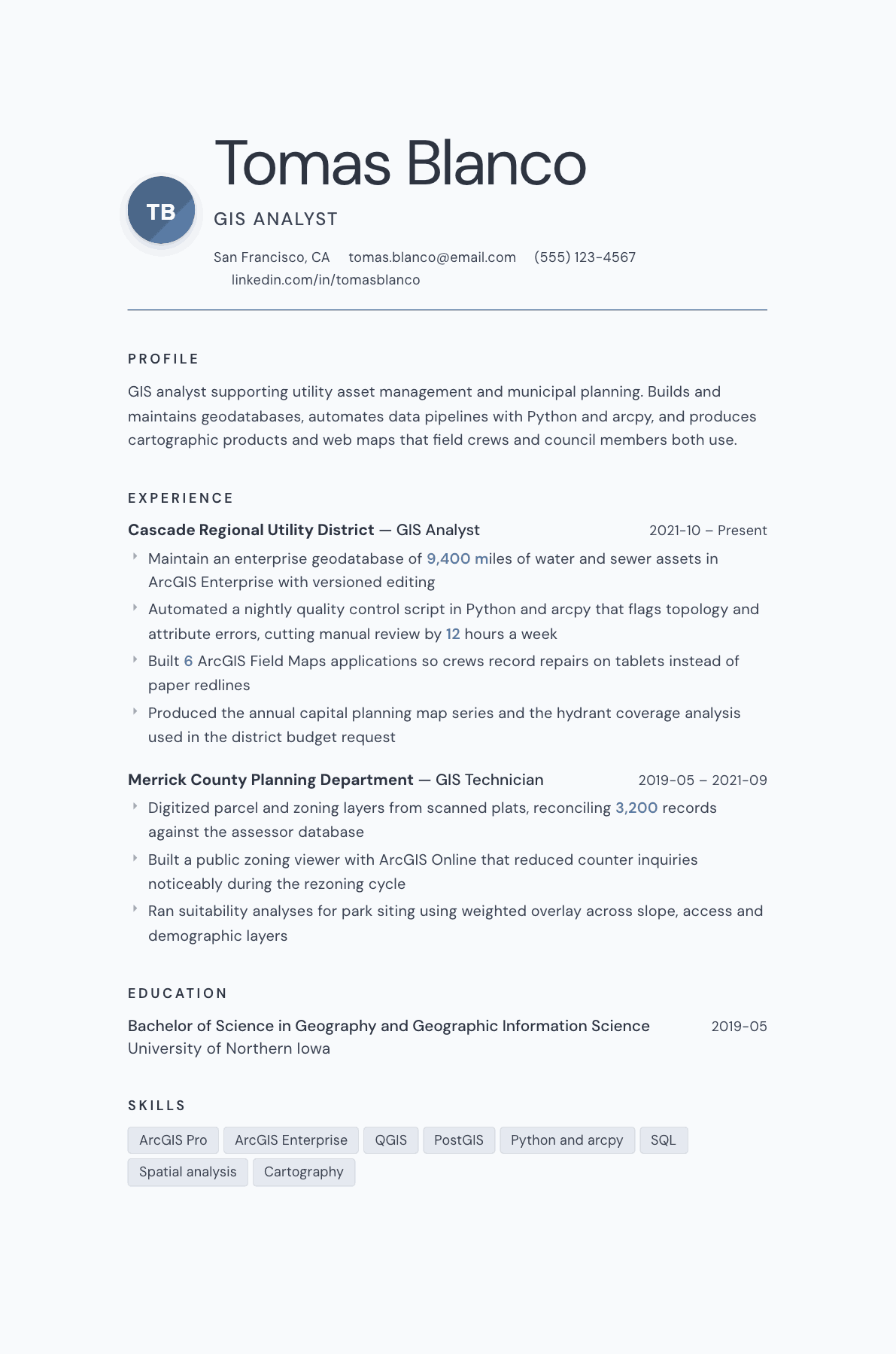 GIS Analyst resume example, Nordic template