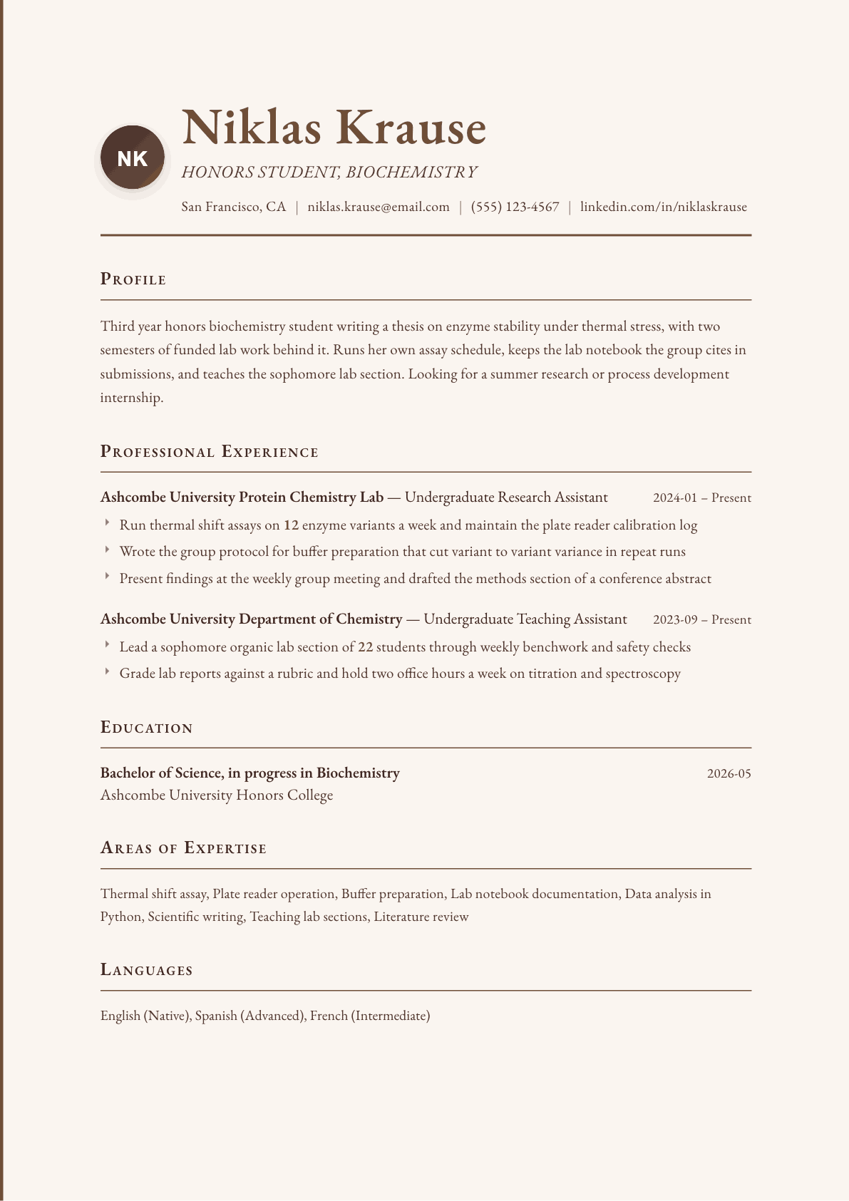 Honors Student resume example, Vintage template