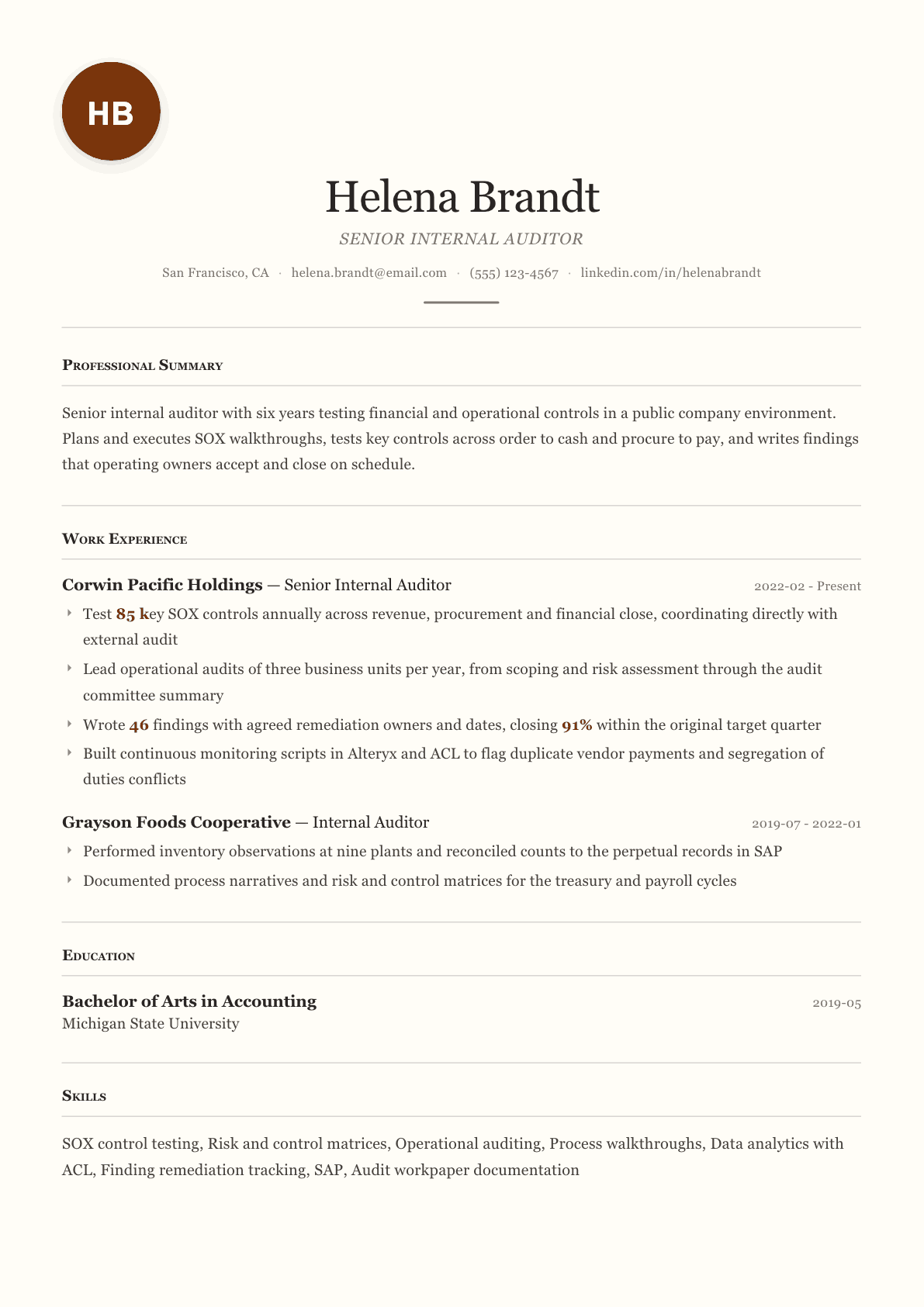 Internal Auditor resume example, Paris template