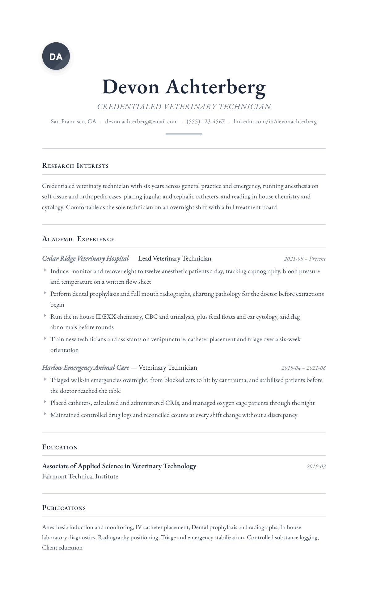 Veterinary Technician resume example, Scholar template